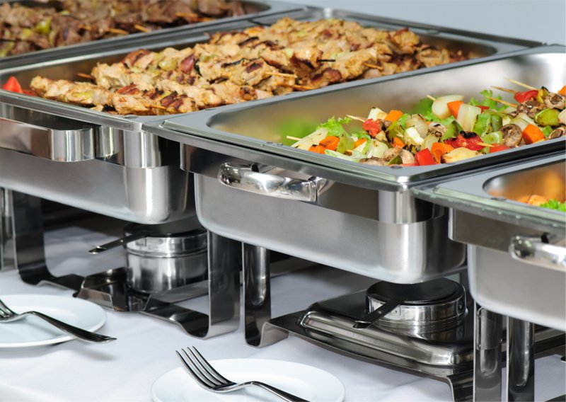 Chafing dish avec une canette de combustible chauffe-plat
